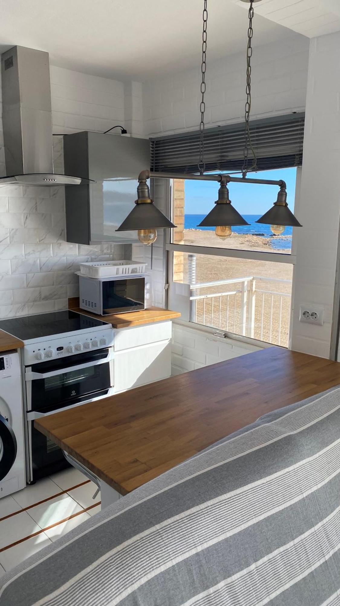 Beachfront Apartment - La Mata Torrevieja Rum bild